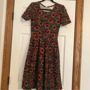 LuLaRoe Sunflower Amelia Small